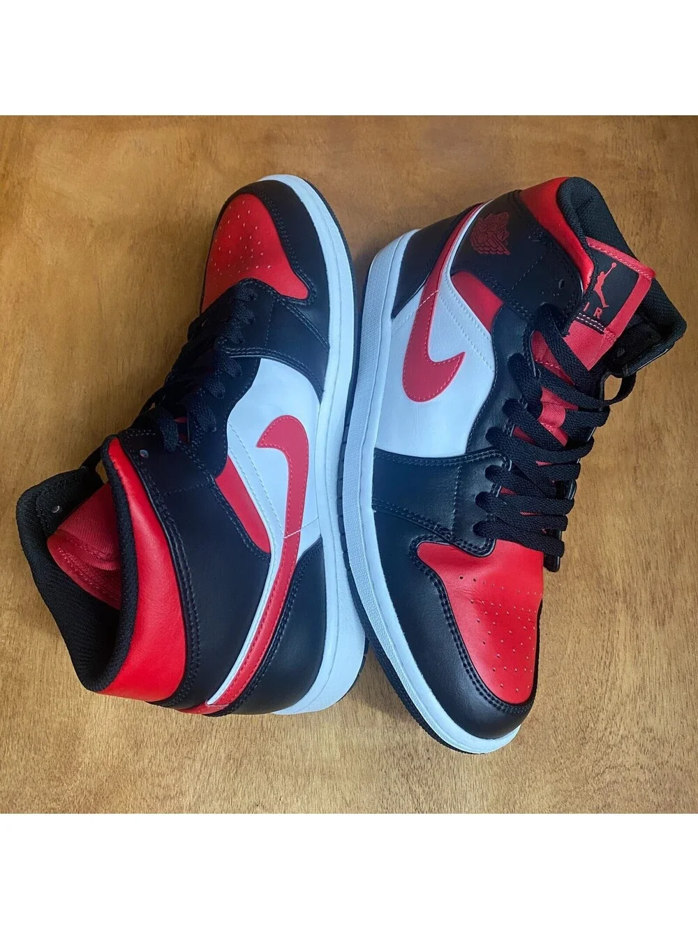 Nike Air Jordan 1 Mid Bred Toe Shoes Mens 10.5 Black Fire Red White 554724-079